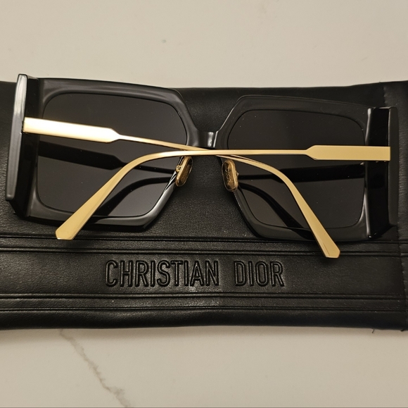 DIORDiorSolar S2U Square Sunglasses Black, Grey Gradient - Picture 4 of 9